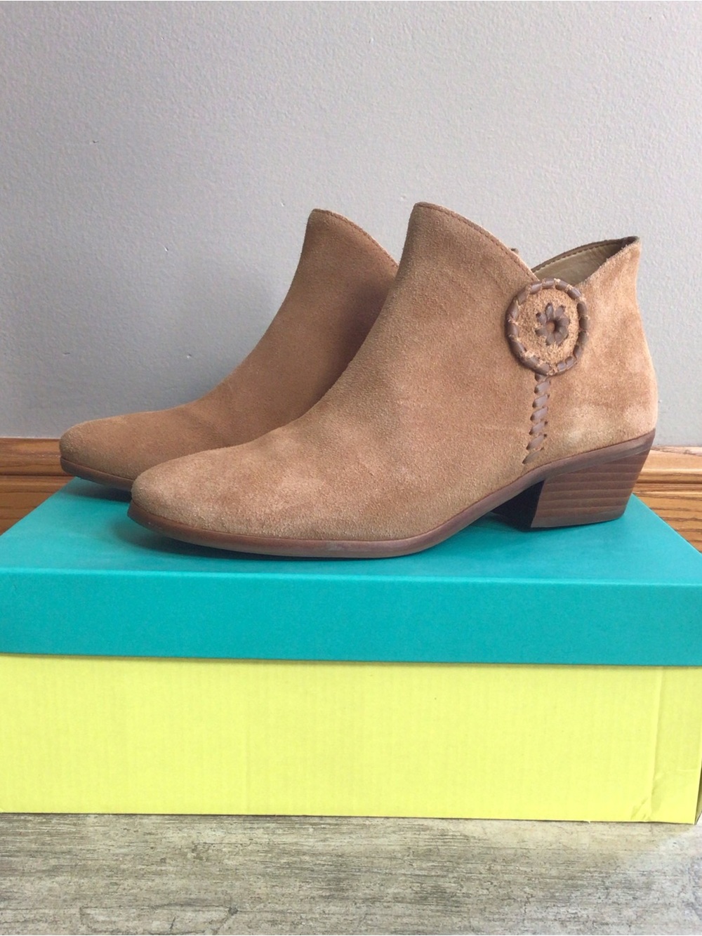 Jack Rogers Peyton Suede Ankle Booties with Rosette Stitch in Oak Size 7.5